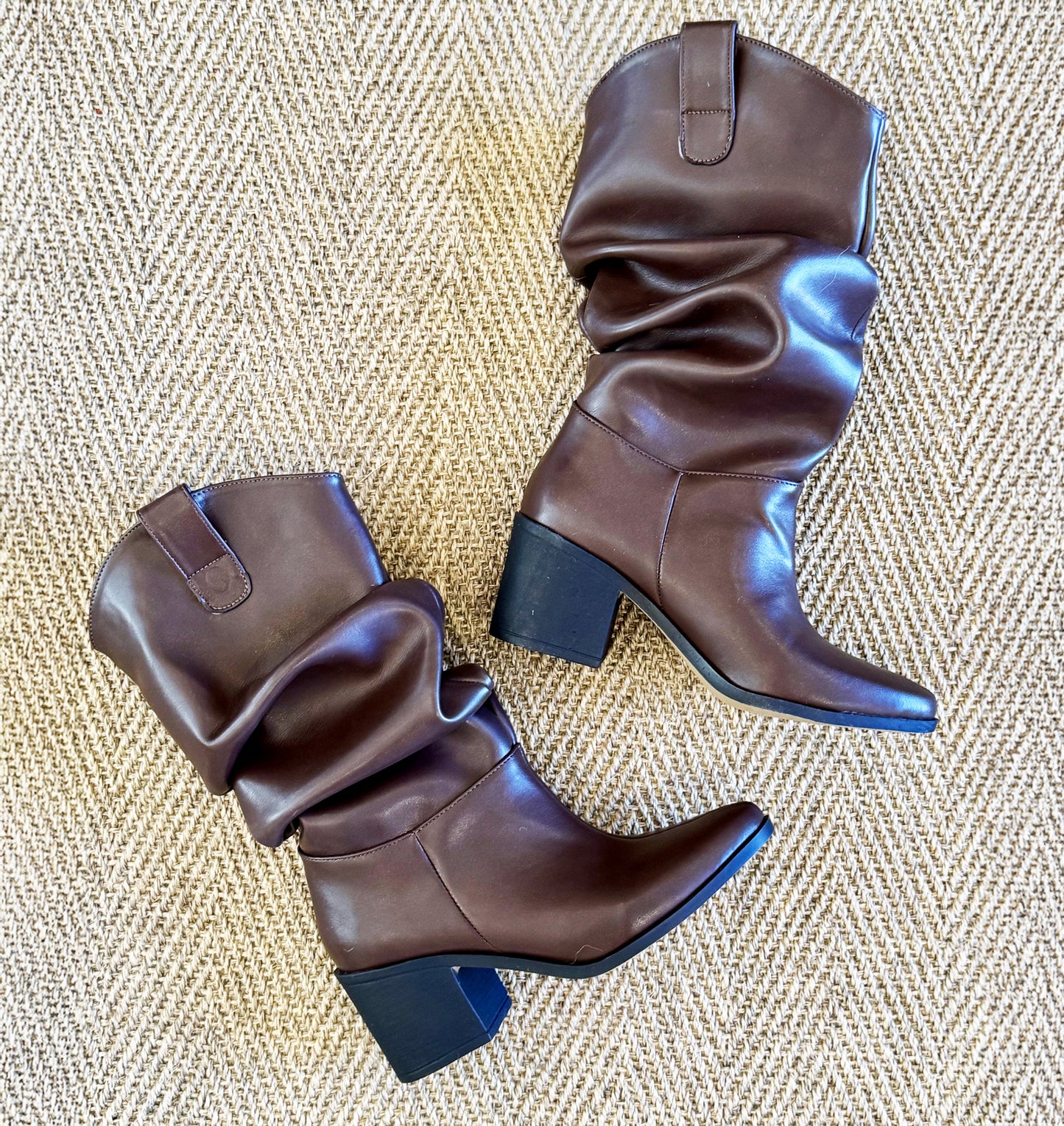 7799 bota Slouchy Julieta Moka.
