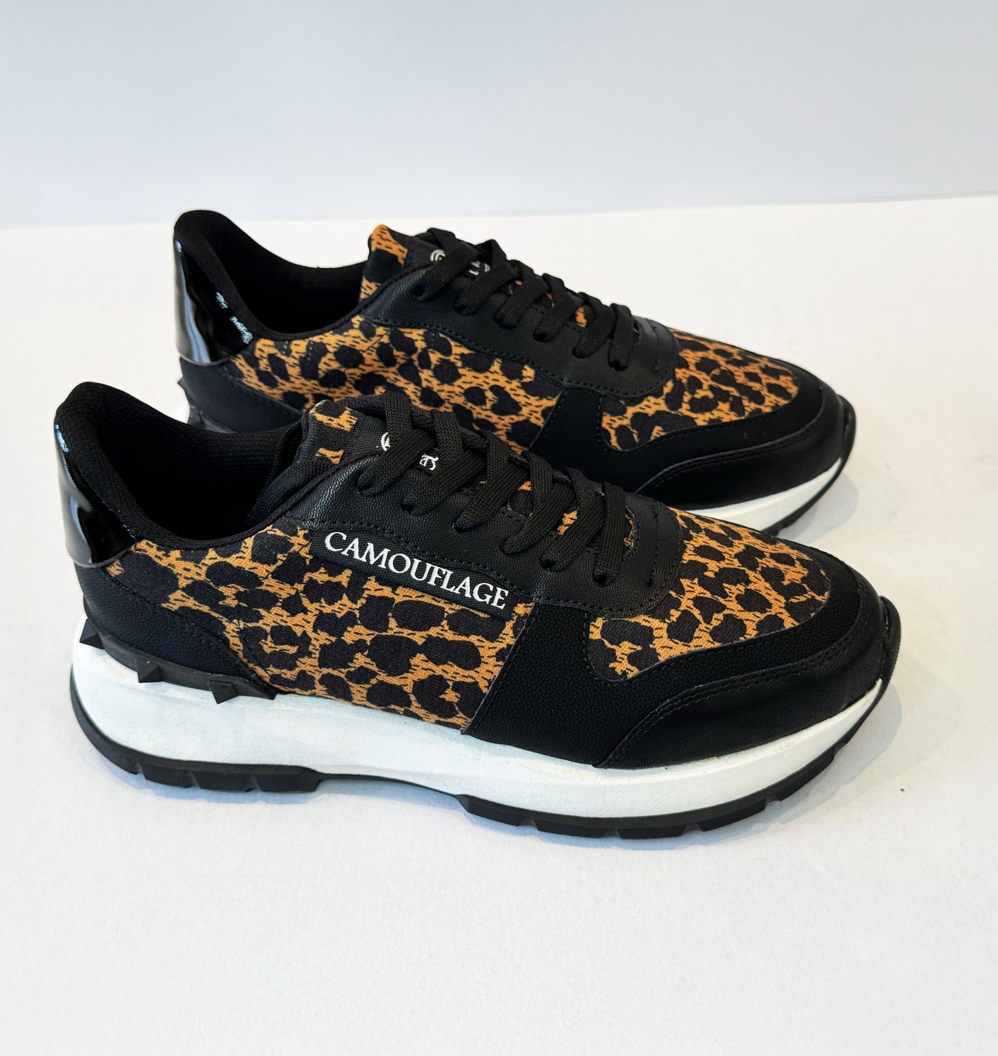 Mod 1111 Tenis Negro Animal Print