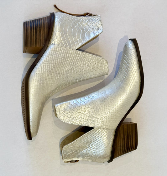 Botin Mod. 2700  Pearly lizard piel Carnaza grabada.