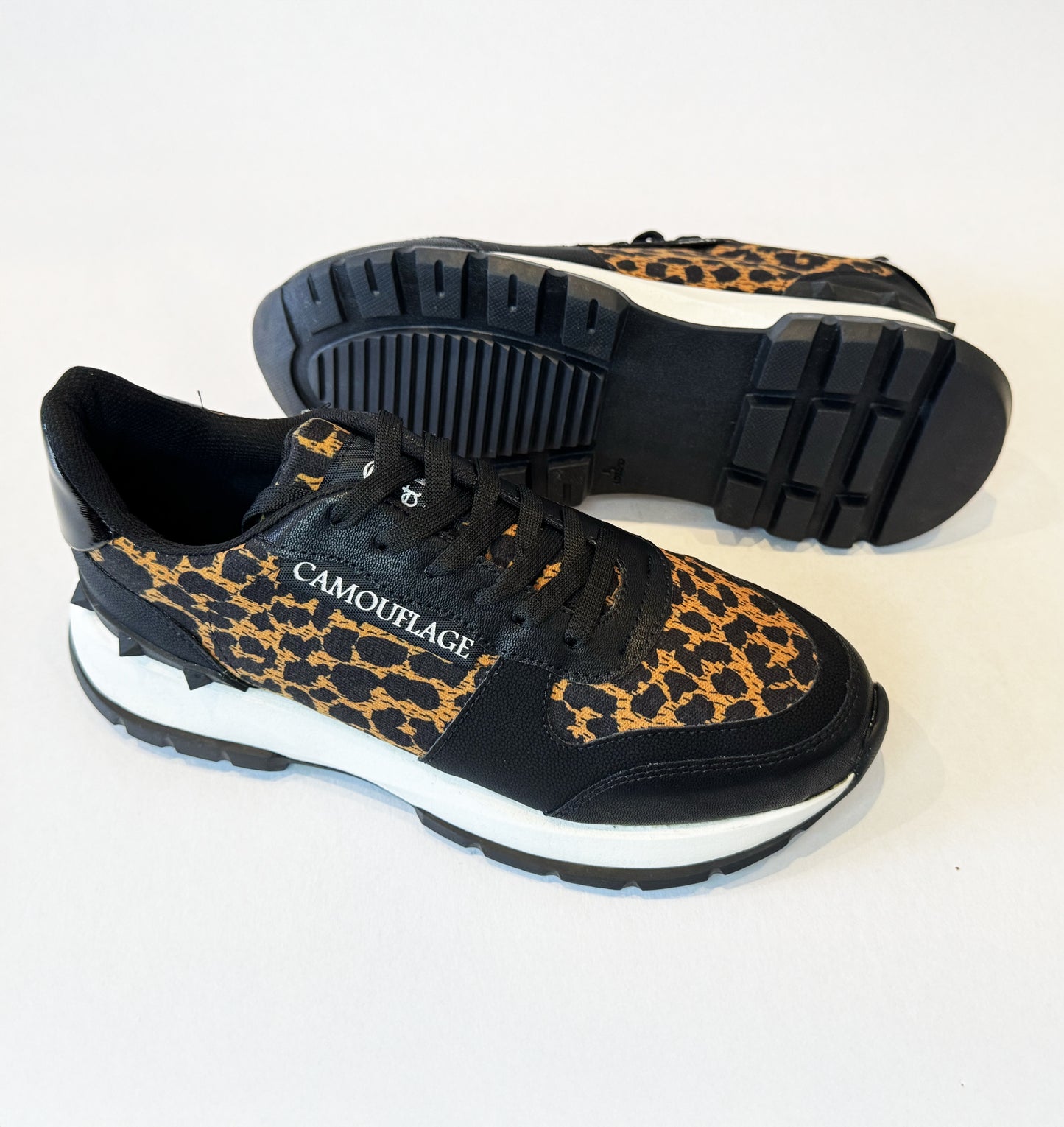 Mod 1111 Tenis Negro Animal Print